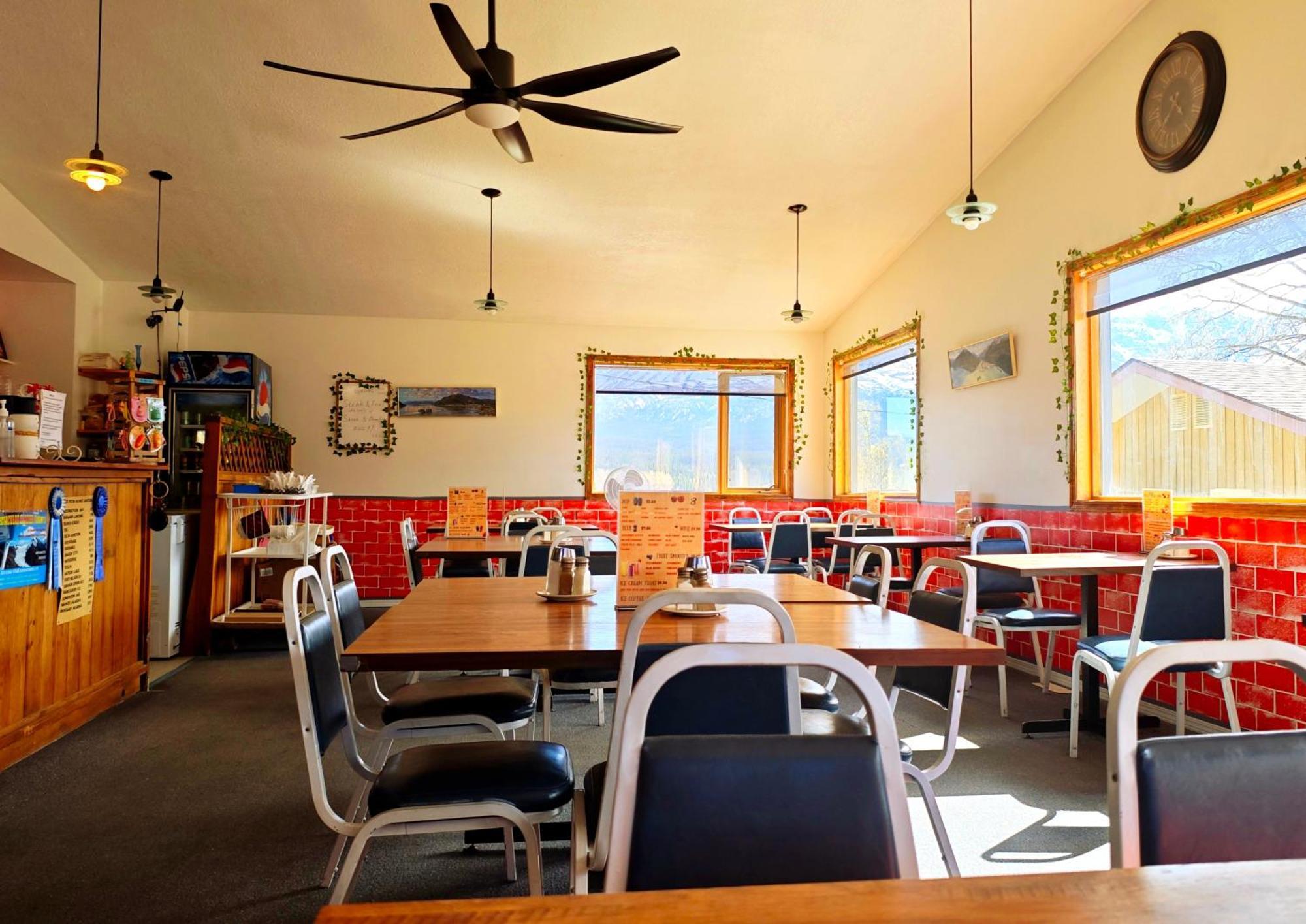 Cozy Corner Motel & Restaurant Haines Junction Ngoại thất bức ảnh