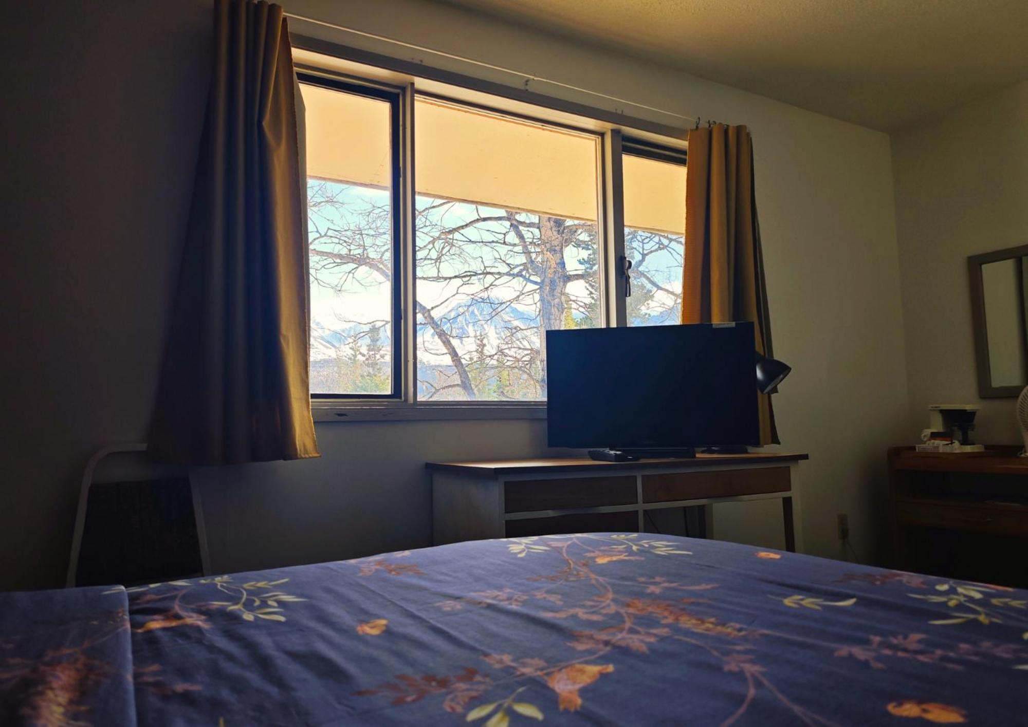 Cozy Corner Motel & Restaurant Haines Junction Ngoại thất bức ảnh