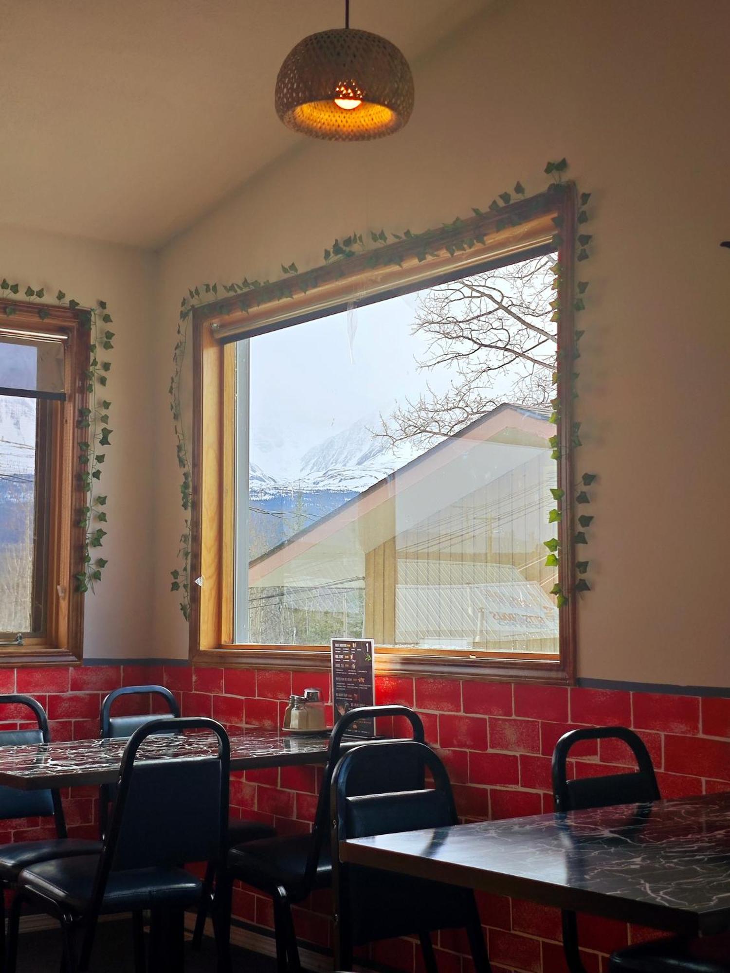 Cozy Corner Motel & Restaurant Haines Junction Ngoại thất bức ảnh
