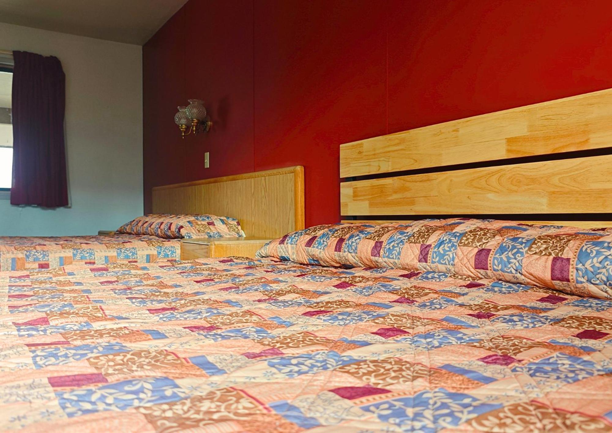 Cozy Corner Motel & Restaurant Haines Junction Ngoại thất bức ảnh